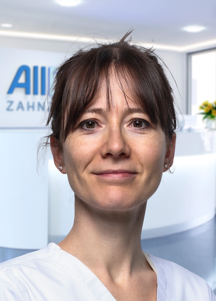 Portrait Zahnärztin Annemarie Michel (AllDent Karlsruhe)