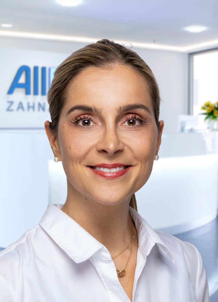 Portrait Oberärztin Dr. Aylin Schiering (AllDent Mannheim)